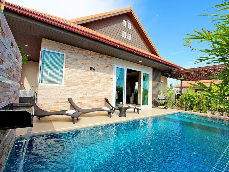 Pool Villa Bangsaen hanging out with friends