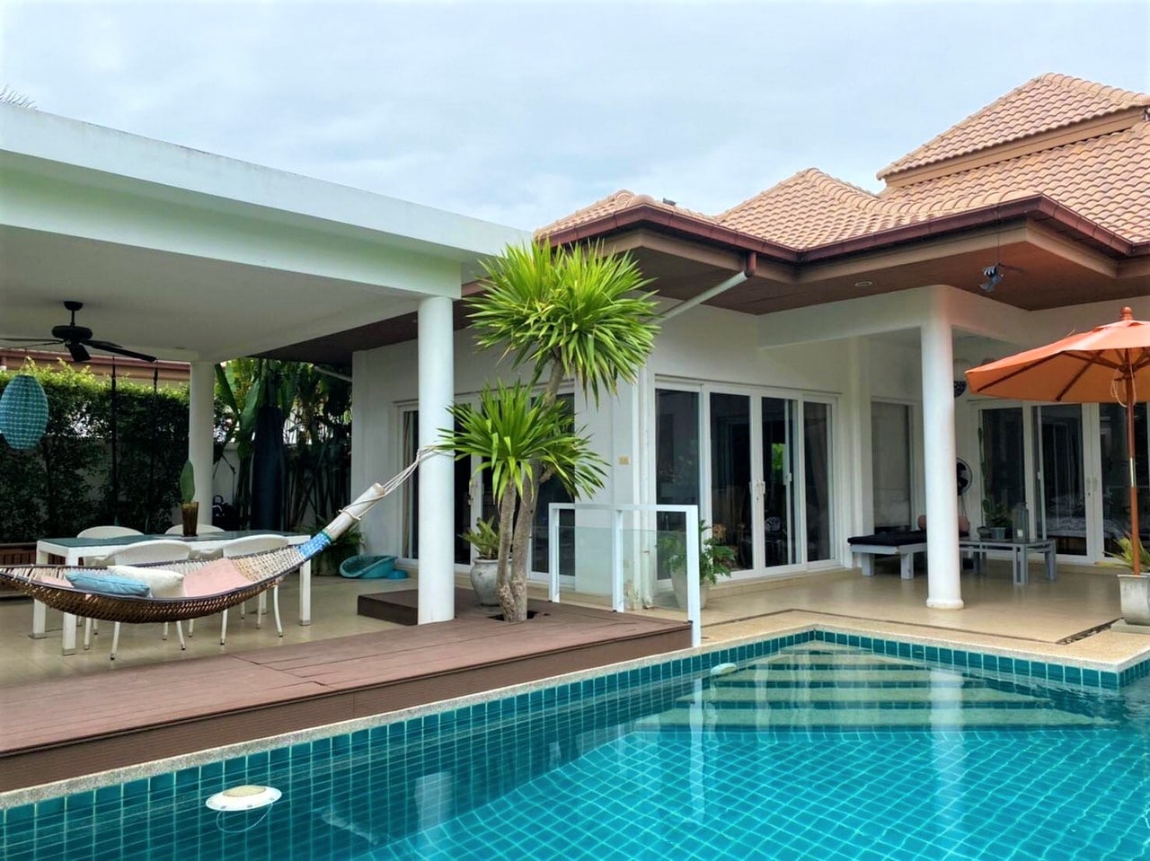 Comfortable house with swimming pool